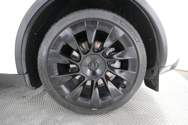 2021 Tesla Model Y — photo 14 of 26