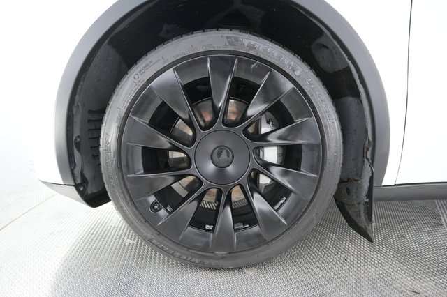 2021 Tesla Model Y — photo 13 of 26