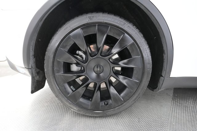 2021 Tesla Model Y — photo 16 of 26