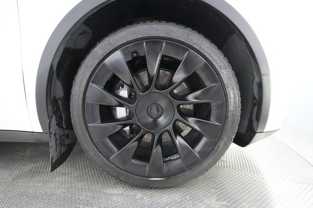 2021 Tesla Model Y — photo 15 of 26