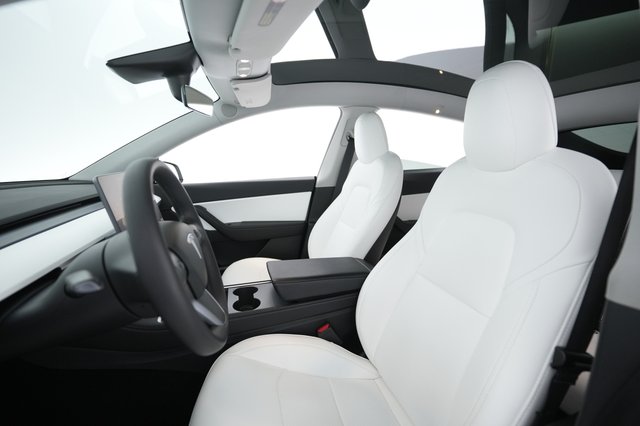 2021 Tesla Model Y — photo 17 of 26