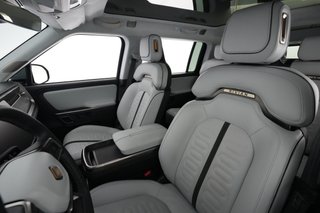 2023 Rivian R1S — photo 3 of 24