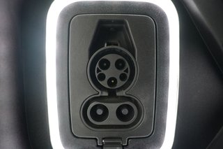 2023 Rivian R1S — photo 8 of 24