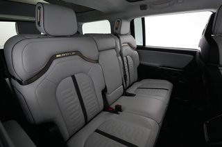 2023 Rivian R1S — photo 4 of 24