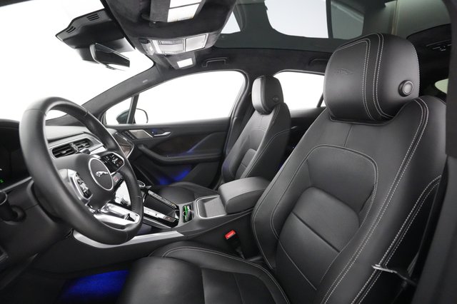 2019 Jaguar I-Pace — photo 17 of 33