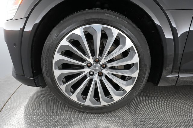 2019 Audi e-tron — photo 11 of 28