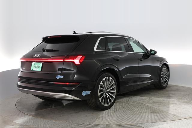 2019 Audi e-tron — photo 2 of 28