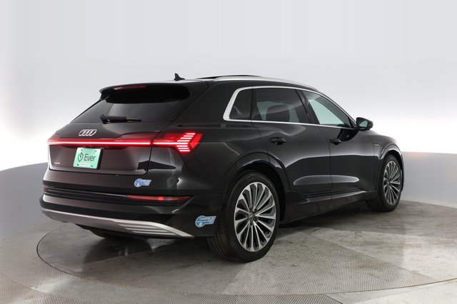 2019 Audi e-tron — photo 2 of 28