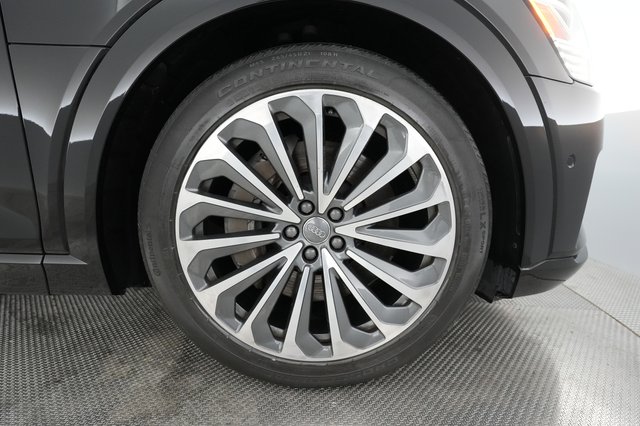 2019 Audi e-tron — photo 12 of 28