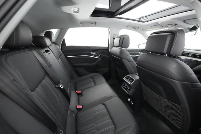 2019 Audi e-tron — photo 3 of 28