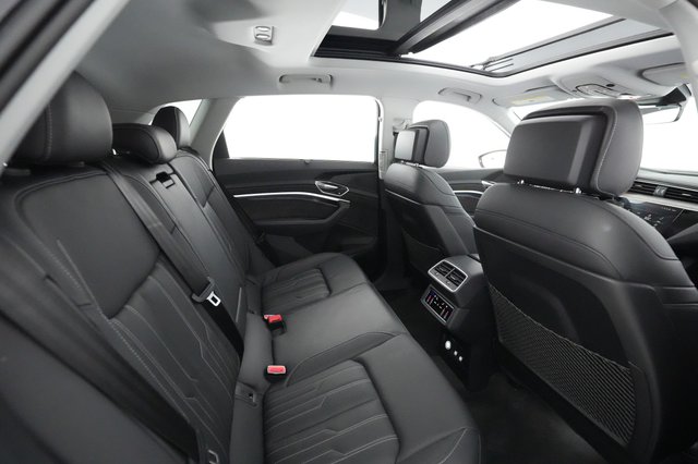 2019 Audi e-tron — photo 3 of 28
