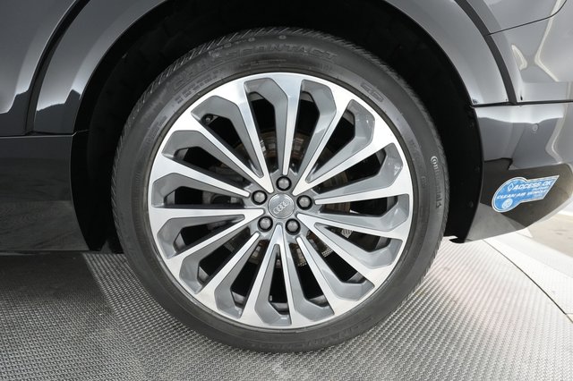 2019 Audi e-tron — photo 14 of 28