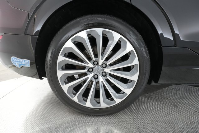 2019 Audi e-tron — photo 13 of 28