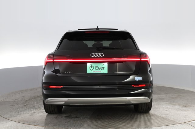 2019 Audi e-tron — photo 9 of 28