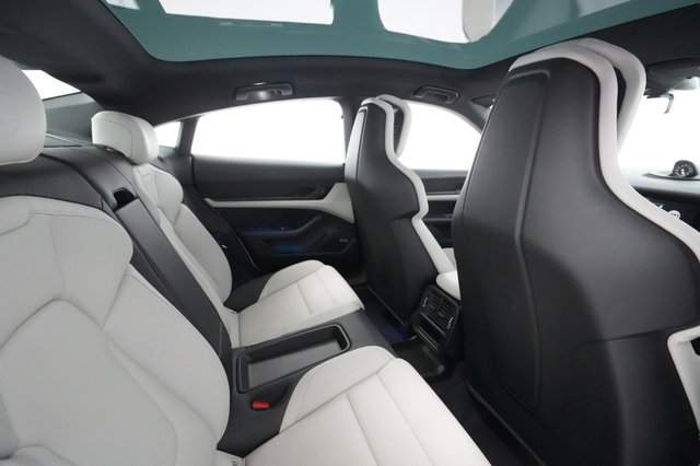 2020 Porsche Taycan — photo 20 of 33