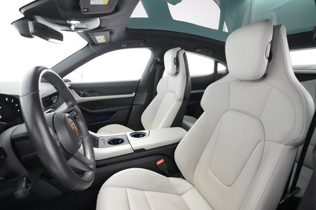 2020 Porsche Taycan — photo 17 of 33