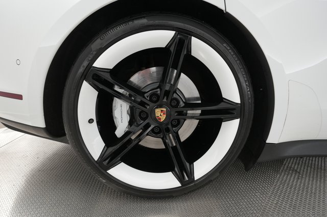 2020 Porsche Taycan — photo 16 of 33
