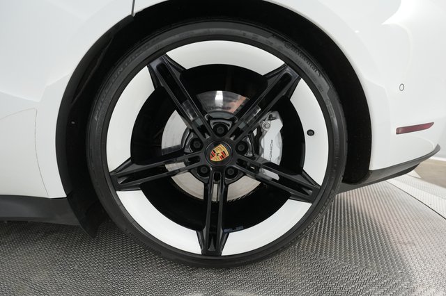 2020 Porsche Taycan — photo 14 of 33