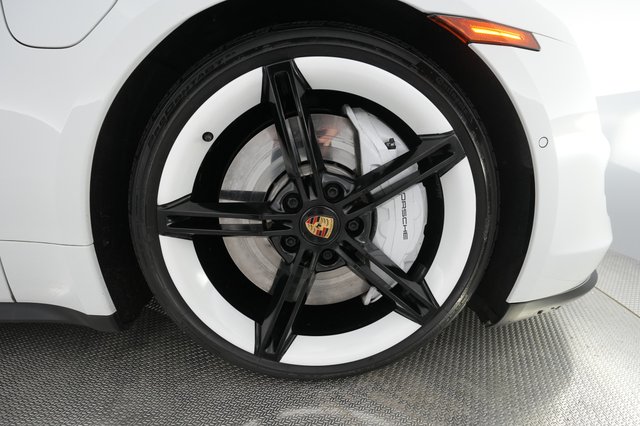 2020 Porsche Taycan — photo 15 of 33