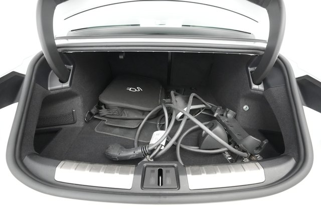 2020 Porsche Taycan — photo 21 of 33