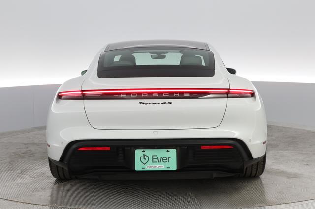 2020 Porsche Taycan — photo 10 of 33