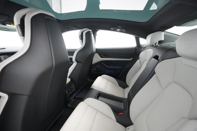 2020 Porsche Taycan — photo 18 of 33