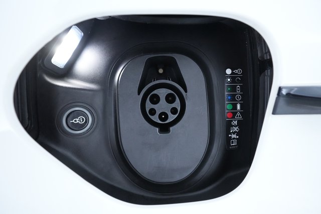 2020 Porsche Taycan — photo 25 of 33
