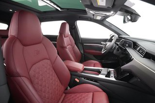 2023 Audi e-tron — photo 19 of 25