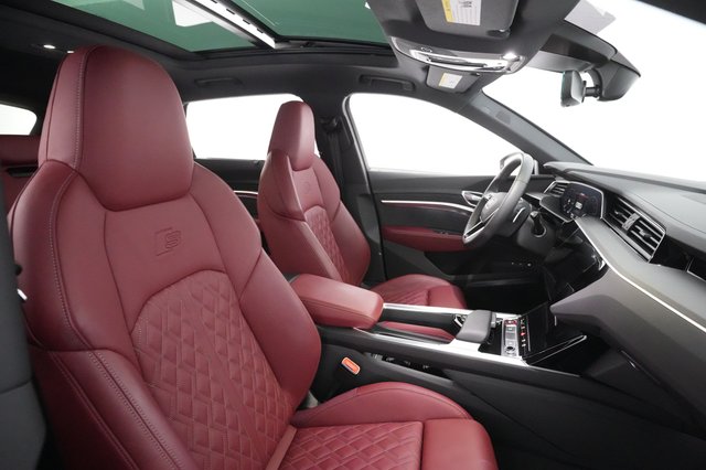 2023 Audi e-tron — photo 19 of 25