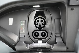 2023 Audi e-tron — photo 23 of 25