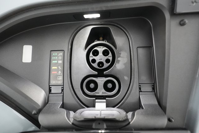 2023 Audi e-tron — photo 23 of 25