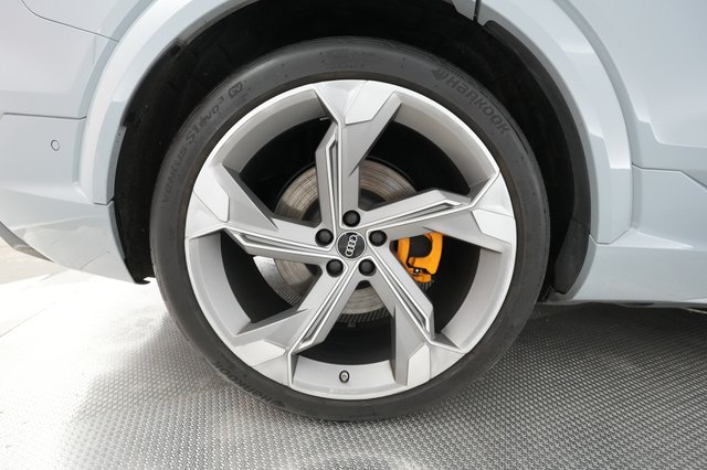 2023 Audi e-tron — photo 16 of 25