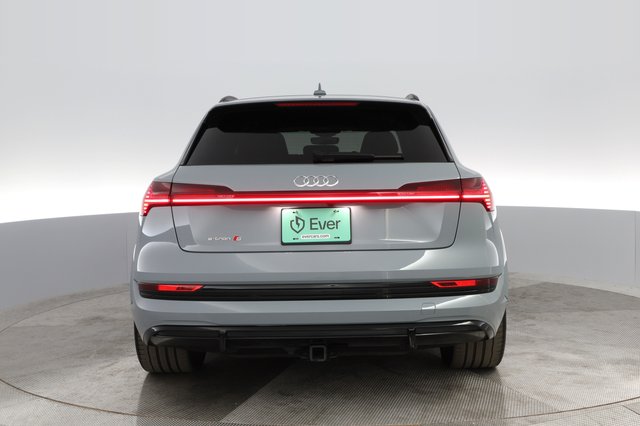 2023 Audi e-tron — photo 10 of 25