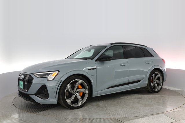 2023 Audi e-tron — photo 12 of 25