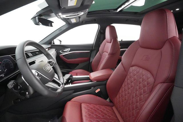 2023 Audi e-tron — photo 17 of 25