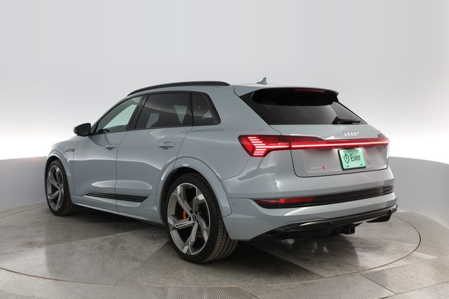 2023 Audi e-tron — photo 11 of 25