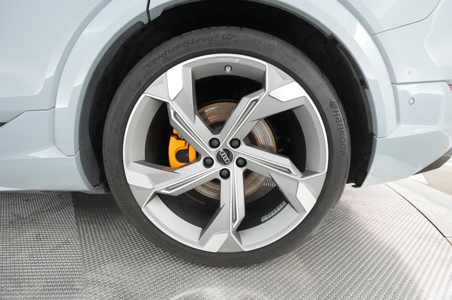 2023 Audi e-tron — photo 14 of 25