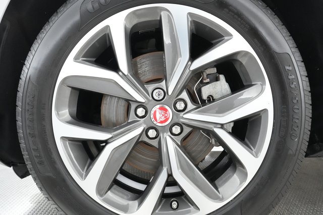 2019 Jaguar I-Pace — photo 13 of 26