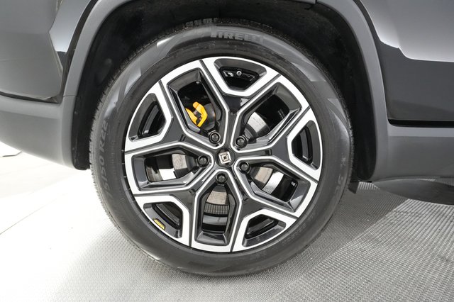 2022 Rivian R1S — photo 14 of 26