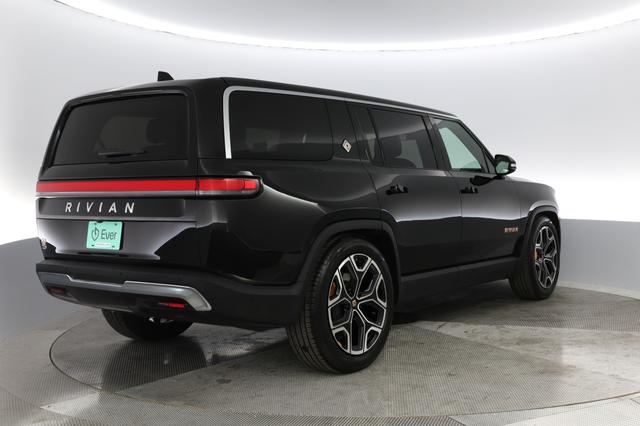 2022 Rivian R1S — photo 2 of 26
