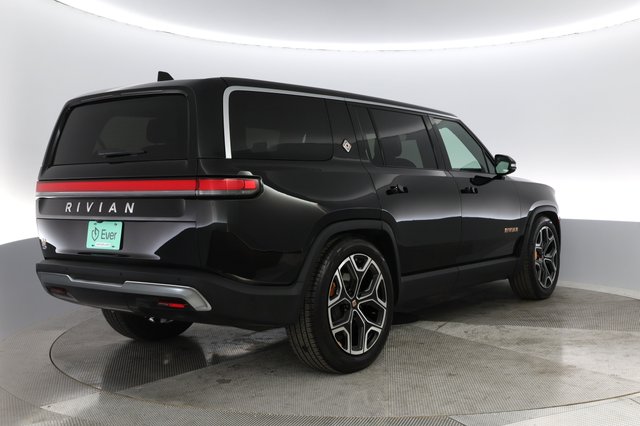 2022 Rivian R1S — photo 2 of 26