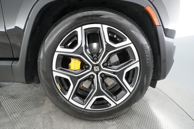 2022 Rivian R1S
