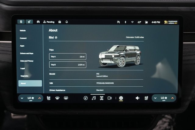 2022 Rivian R1S — photo 18 of 26