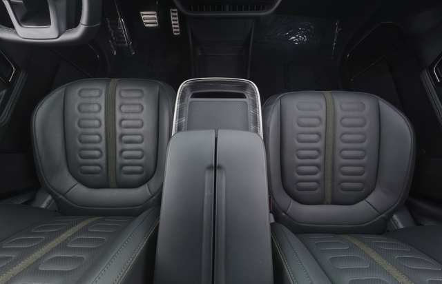 2022 Rivian R1S