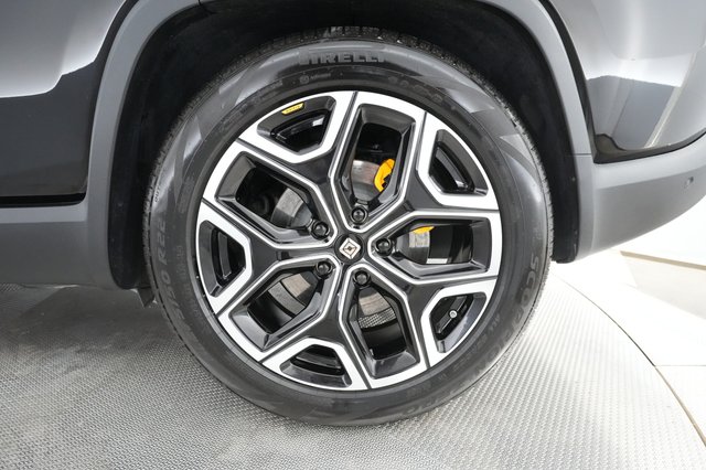 2022 Rivian R1S — photo 12 of 26