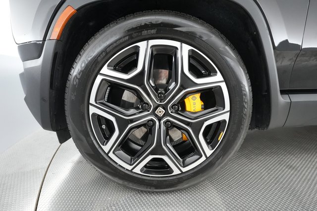 2022 Rivian R1S — photo 11 of 26