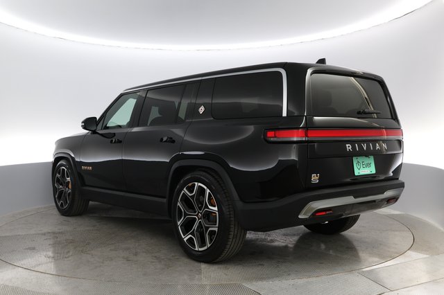 2022 Rivian R1S — photo 9 of 26