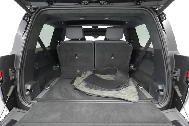 2022 Rivian R1S — photo 22 of 26