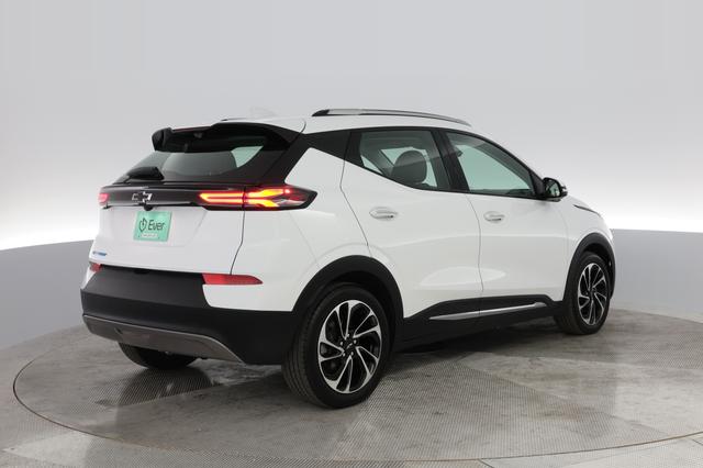 2023 Chevrolet Bolt EUV — photo 2 of 30