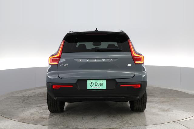 2023 Volvo XC40 Recharge — photo 9 of 21